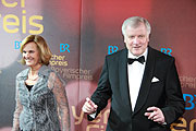 Ministerpräsident Horst Seehofer mit Frau Karin eilten zum Bayerischen Filmpreis 2011 (Foto: Martin Schmitz)